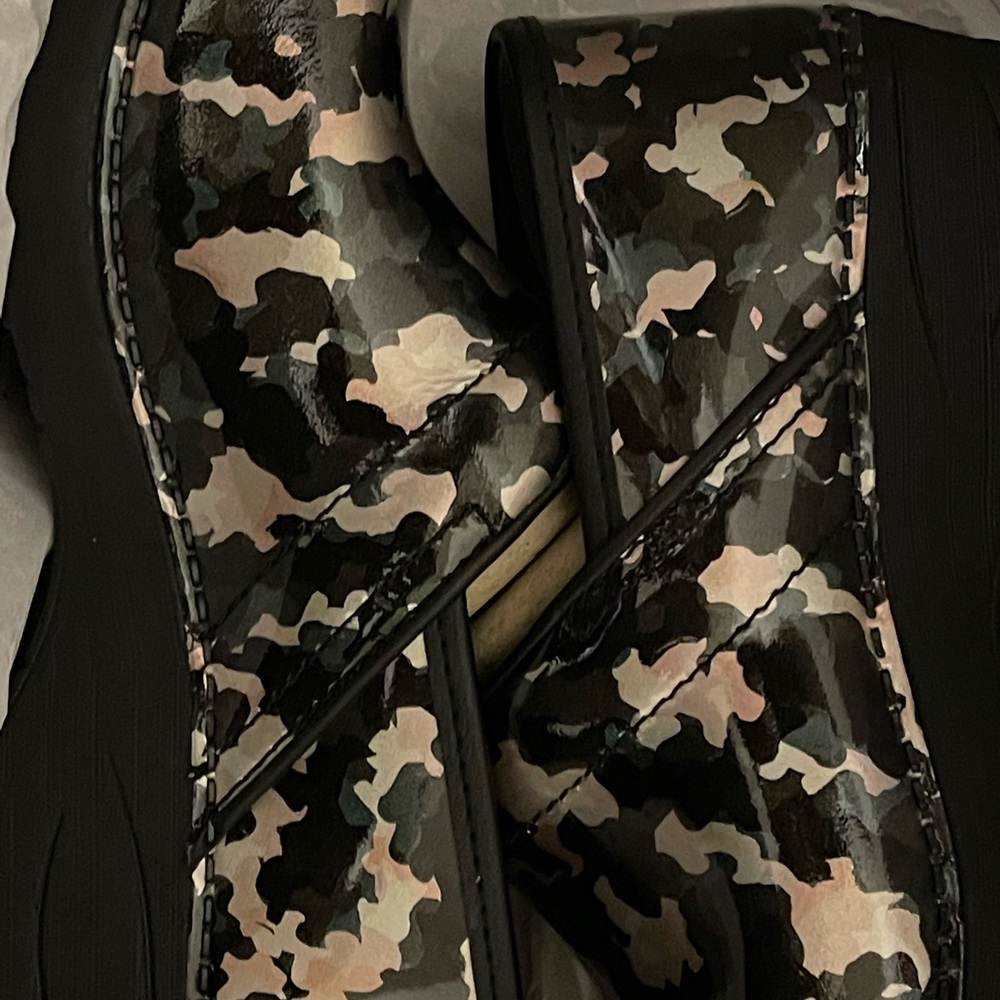 Camo-Black Dansko Size 35